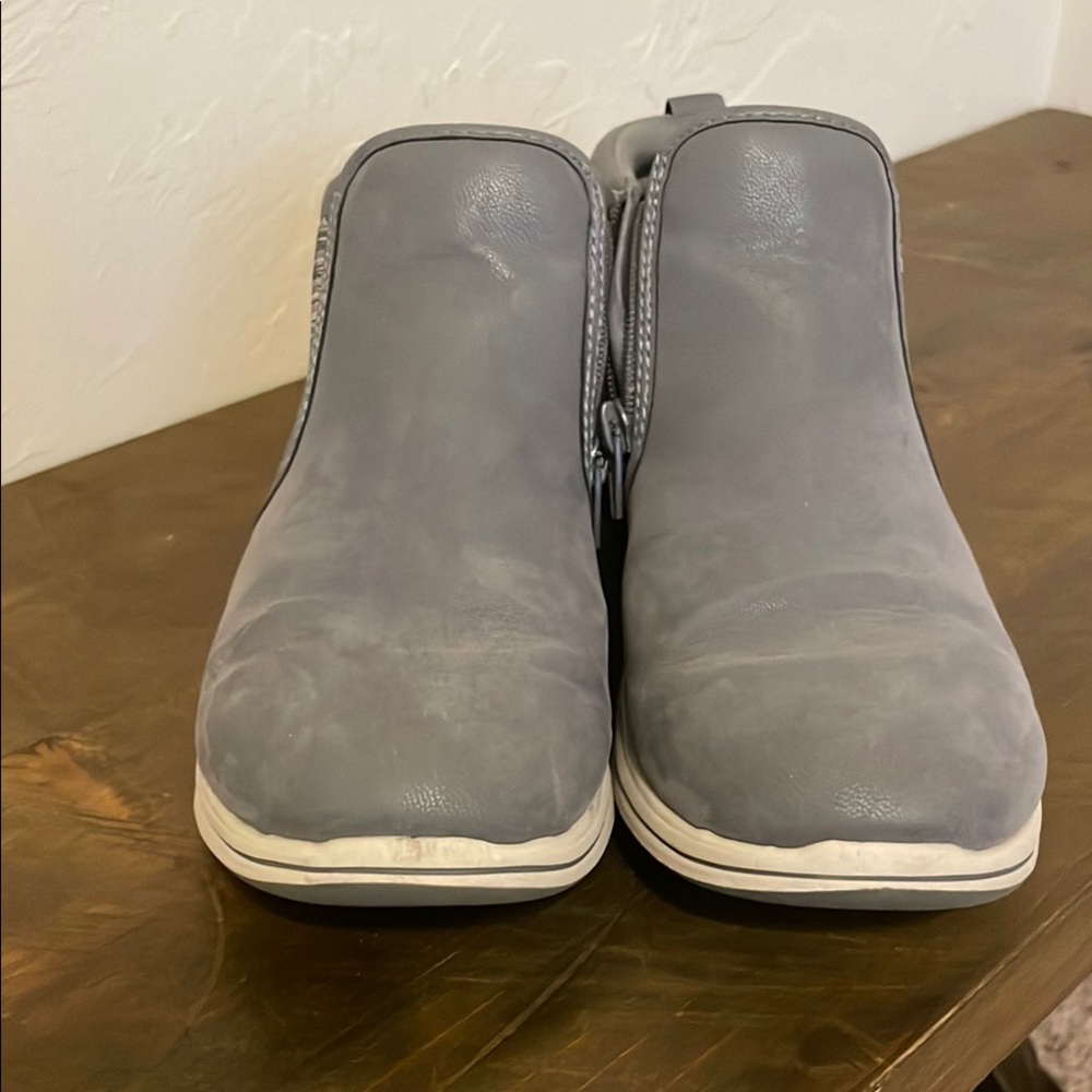 Gray Ankle Boots/Sneaker